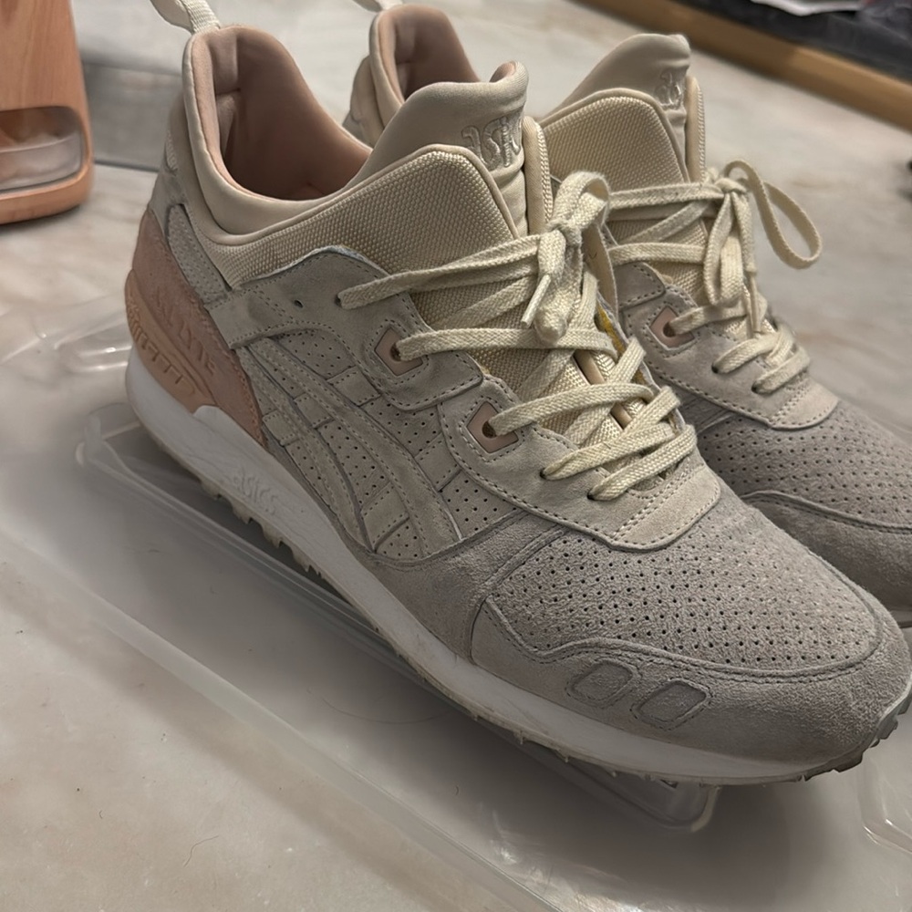 ASICS Gel-Lyte MT Size 12, Cream Pink